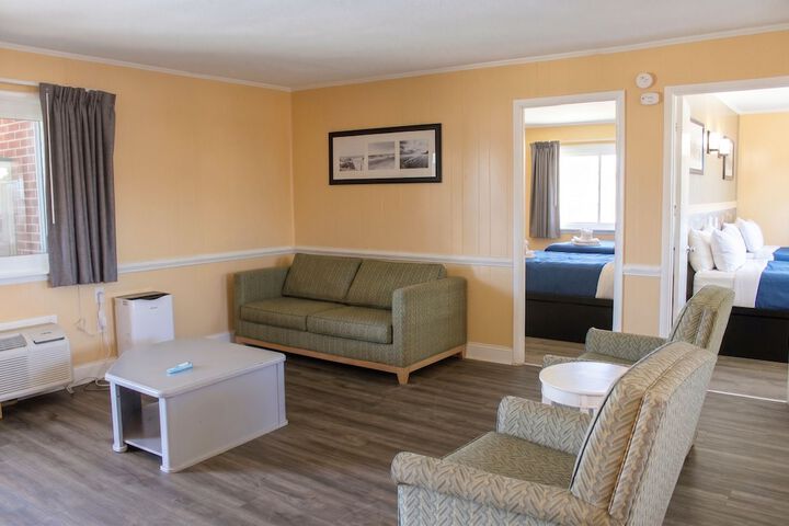 Colonial Inn Motel