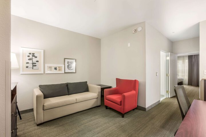 Room 32 of 48