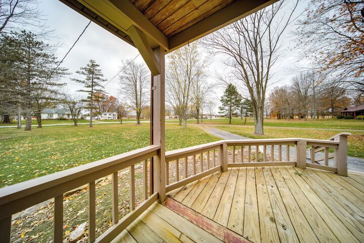 North Jackson Vacation Rental w / Wraparound Deck!