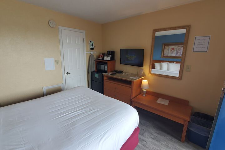 Room 14 of 33