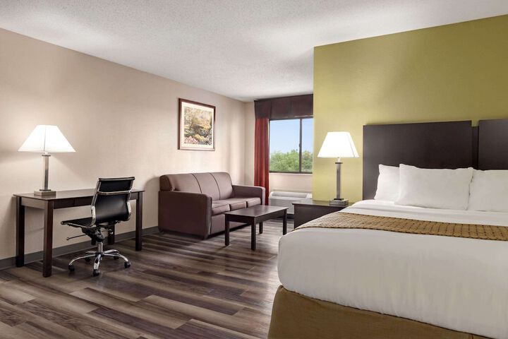 Room 11 of 25