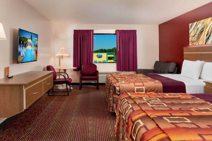 Grand Marquis Waterpark Hotel & Suites