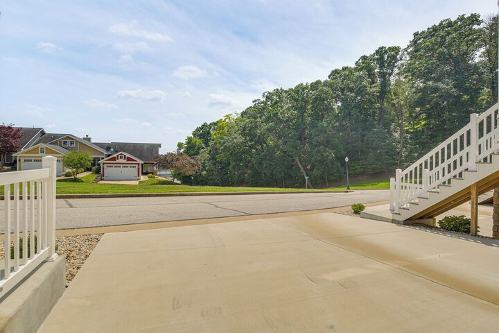 Walk to Mississippi River: Grafton Townhome!