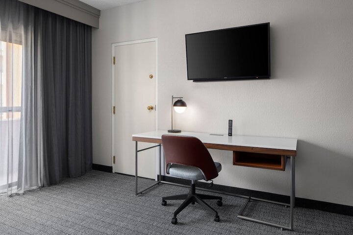 Room 34 of 48