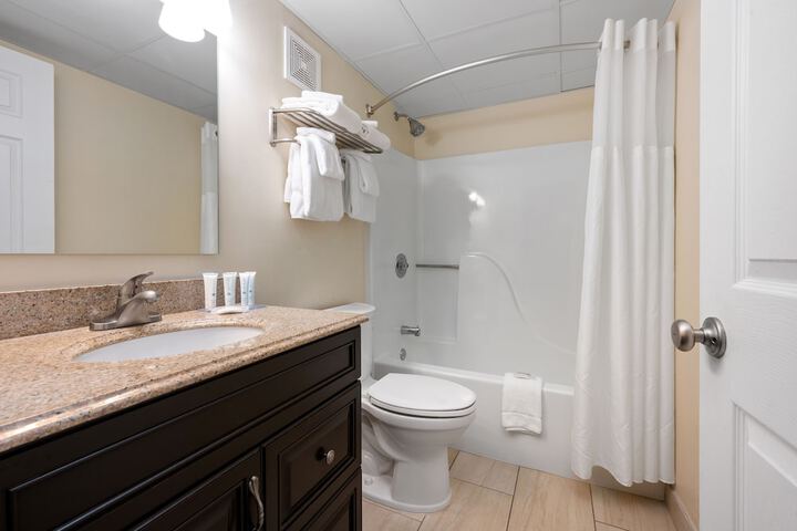 Coastal Palms Inn & Suites