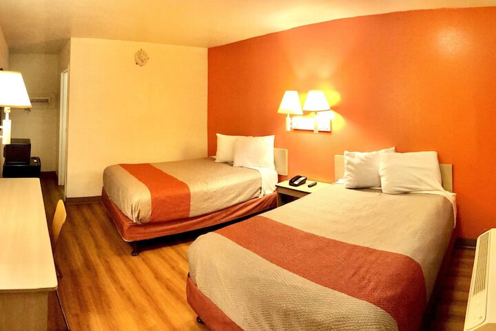 Room 9 of 17