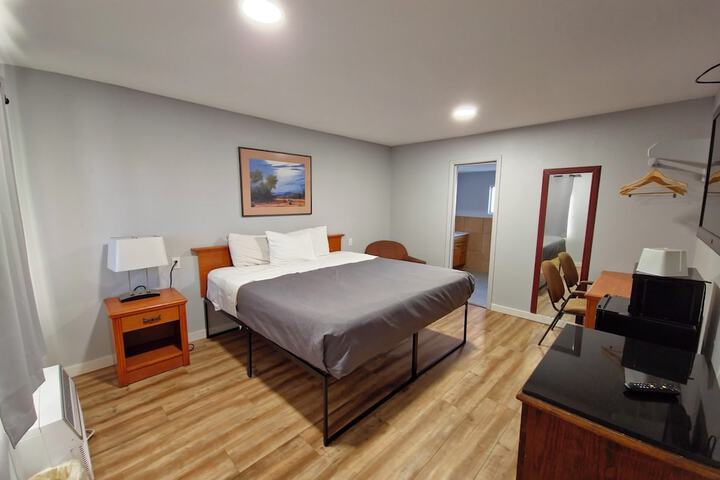 Room 4 of 17