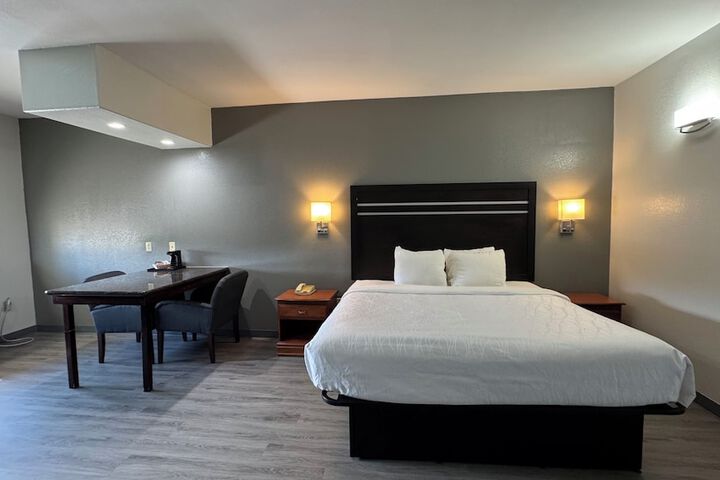 Room 27 of 72