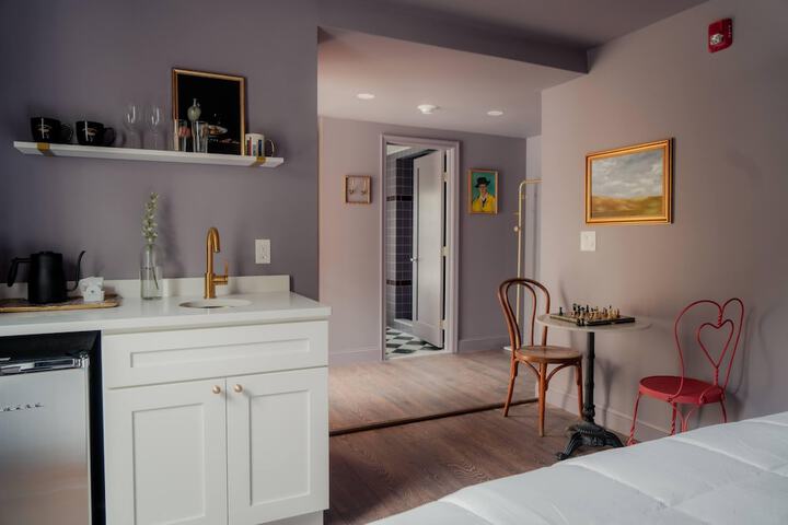Room 17 of 28