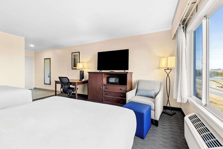 Room 32 of 47