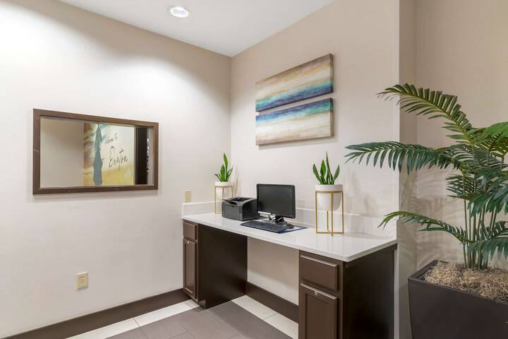 Business Center 32 of 32