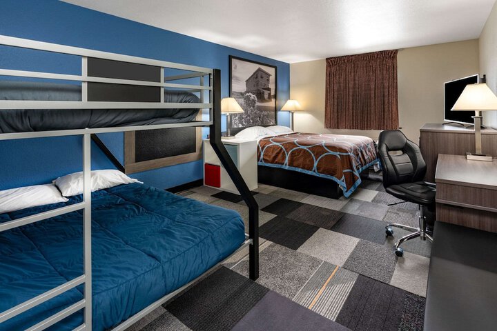 Room 14 of 24
