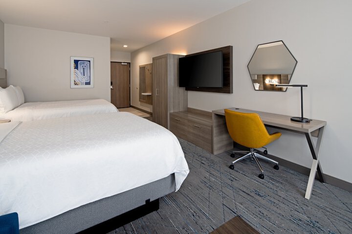 Holiday Inn Express & Suites Valencia - Santa Clarita by IHG