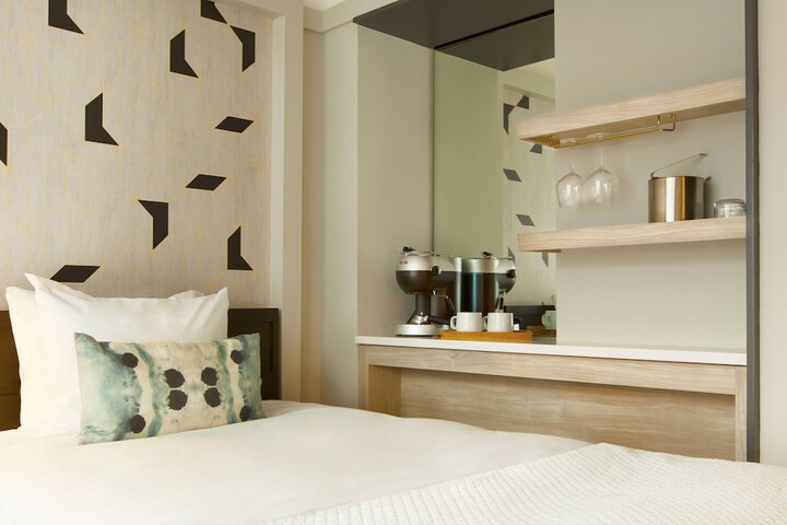 Room 21 of 40