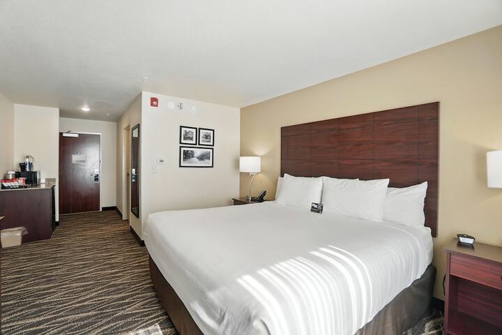 Cobblestone Hotel & Suites-Bellefontaine