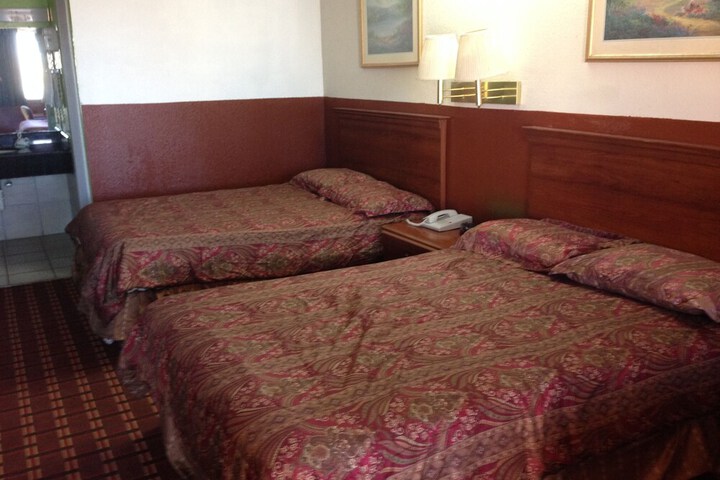 Room 9 of 15