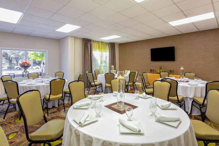 Ballroom/Hall 129 of 138