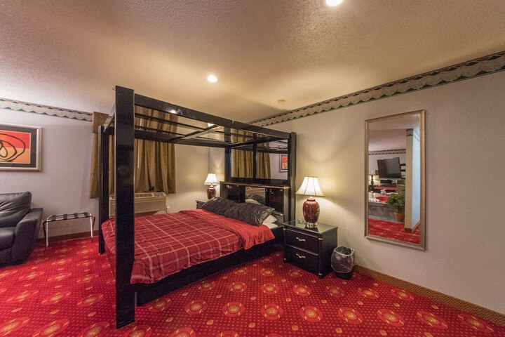 Room 12 of 19