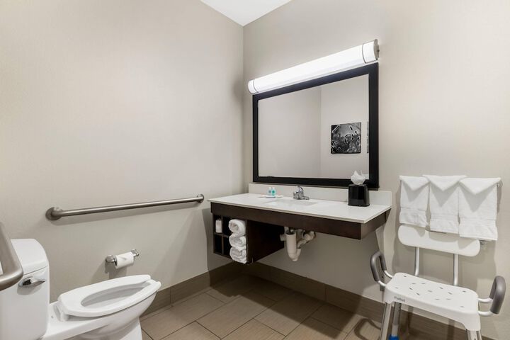 Comfort Inn & Suites