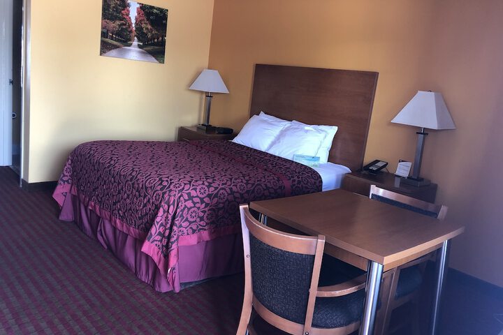 Days Inn by Wyndham Franklin