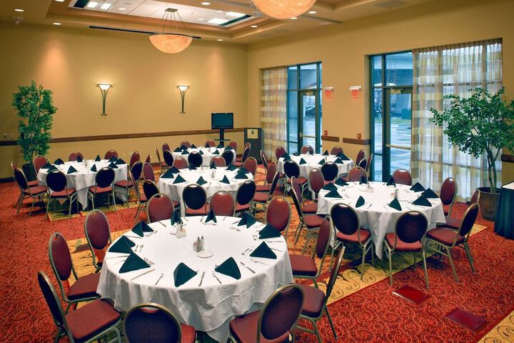 Embassy Suites by Hilton E Peoria Riverfront Conf Center