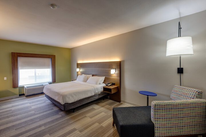 Room 27 of 61