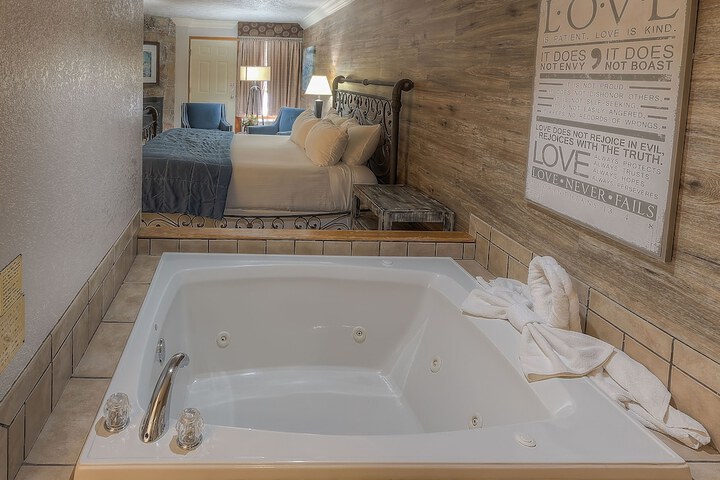 Hot Tub 43 of 48