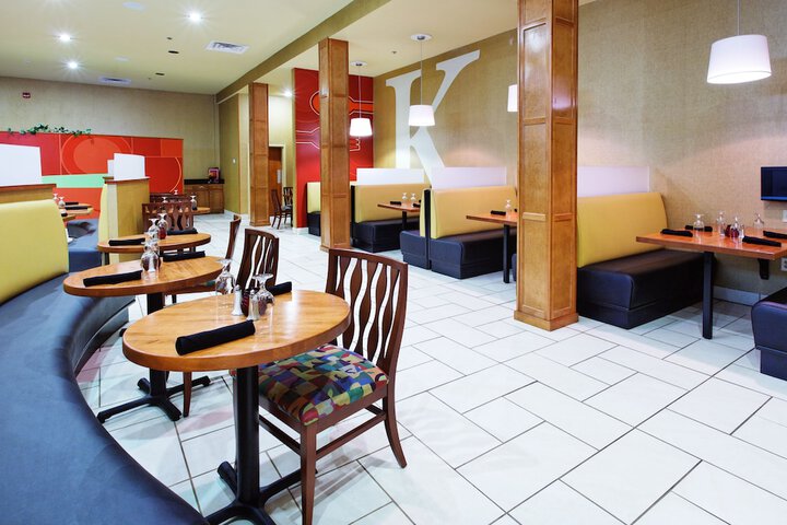 Dining 19 of 25