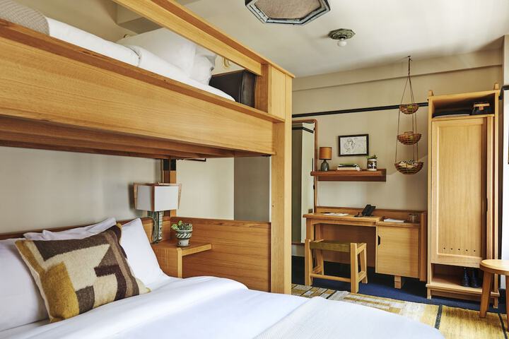 Room 35 of 102