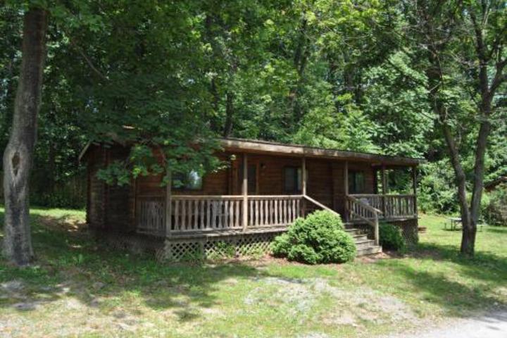 Robin Hill Camping Resort Cottage 7