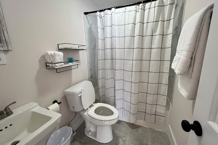 Room 33 of 60