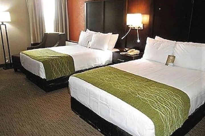 Comfort Inn & Suites Evansville Airport
