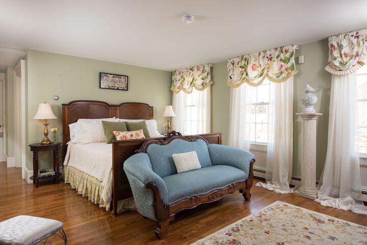 Room 40 of 77
