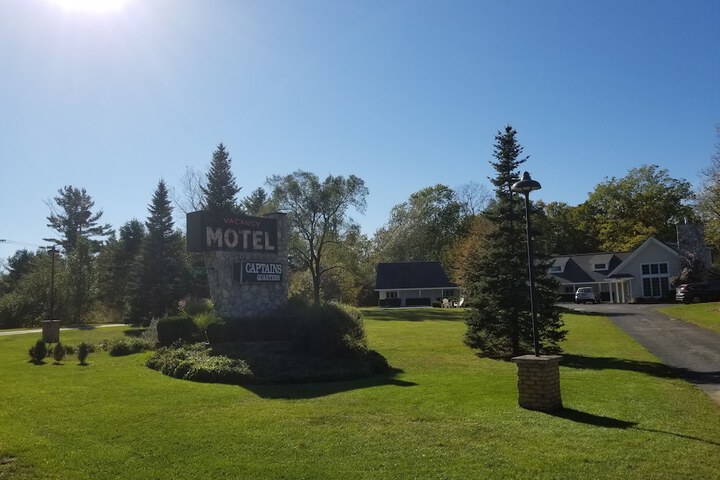 Captains Quarters Motel