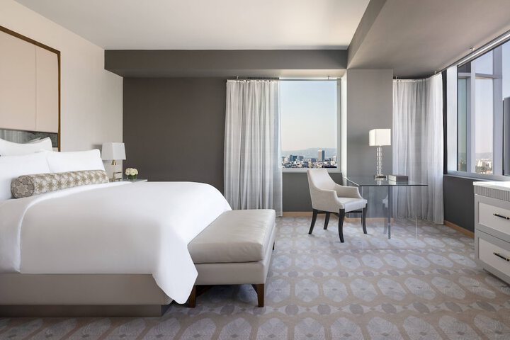 Room 27 of 102