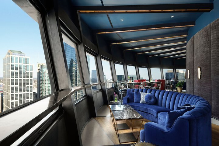 Lounge 80 of 89