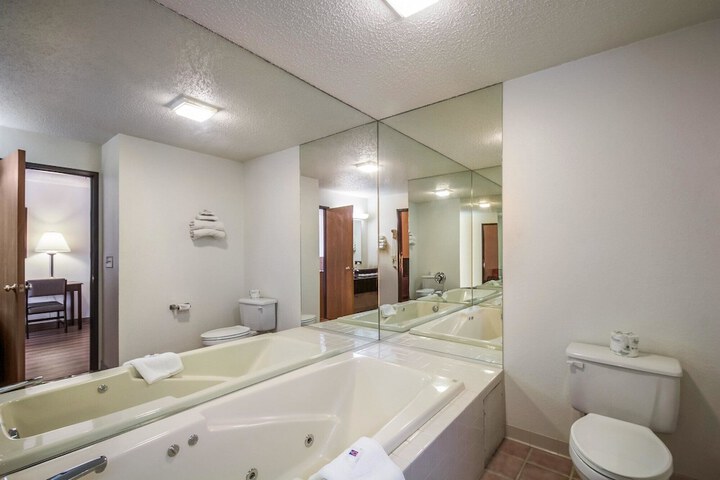 Motel 6 Saukville WI