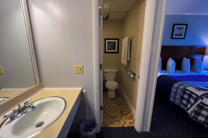 Room 52 of 81