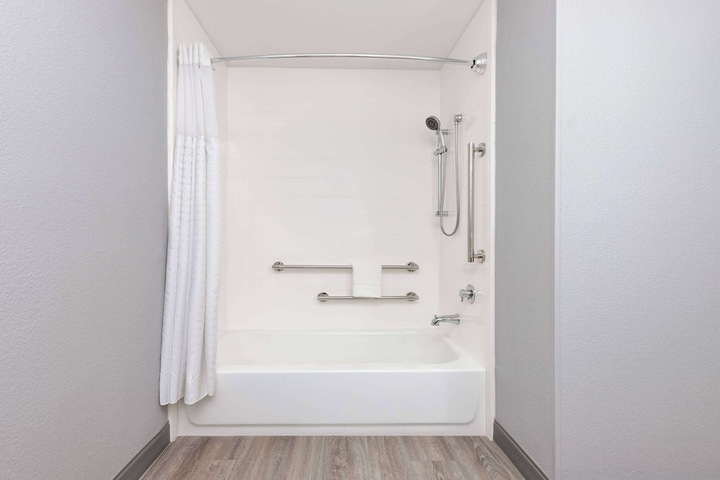 Hawthorn Extended Stay by Wyndham Bedford / Dallas