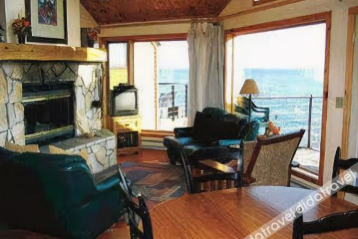 Lakehomes at Superior Shores