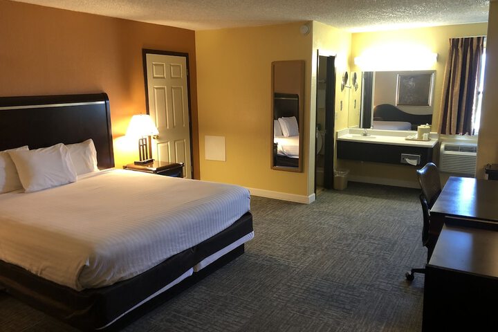 Room 8 of 33