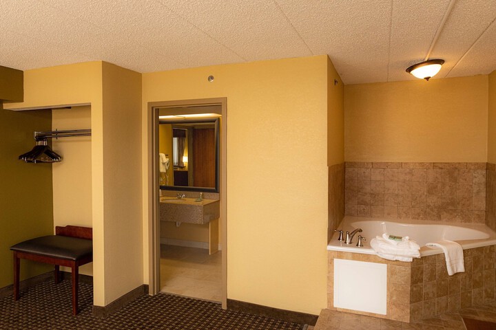 Room 16 of 28