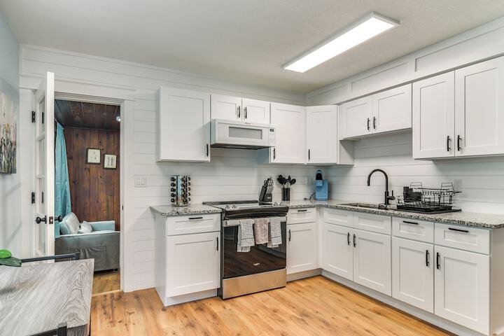 Pinellas Park Home: Swim Golf, Grill & More!