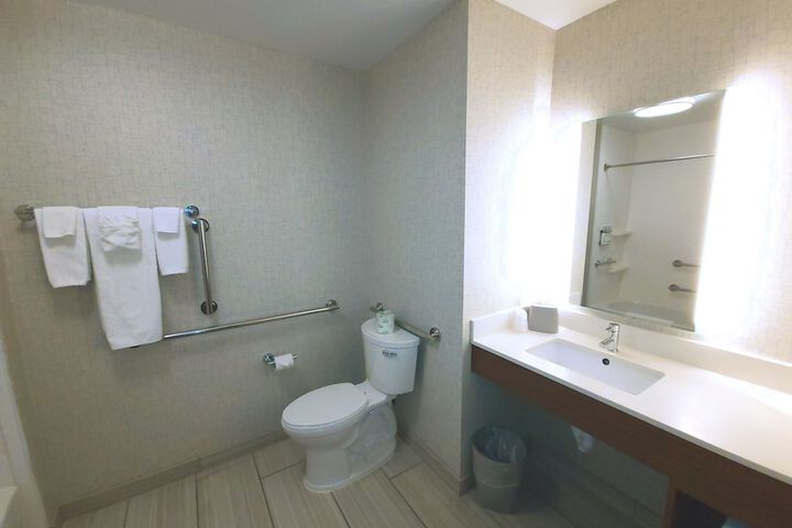Holiday Inn Express and Suites Nebraska City by IHG
