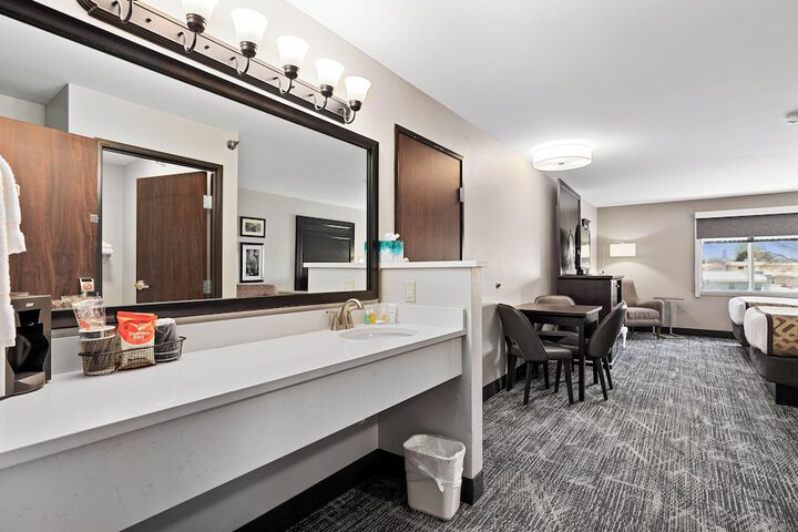Room 28 of 115