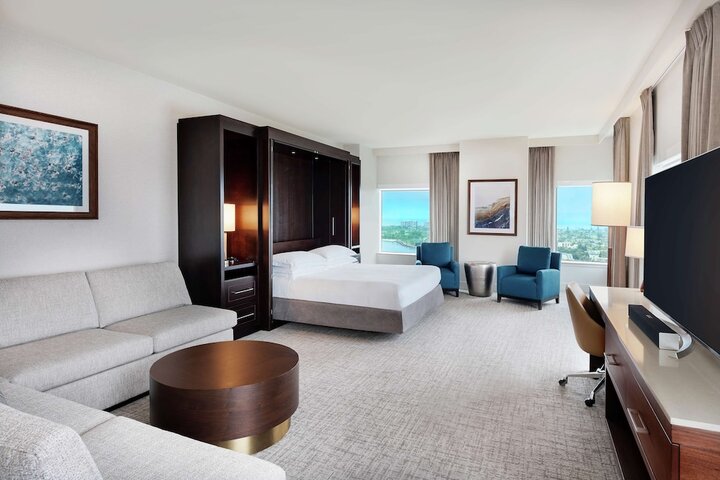 Room 28 of 175