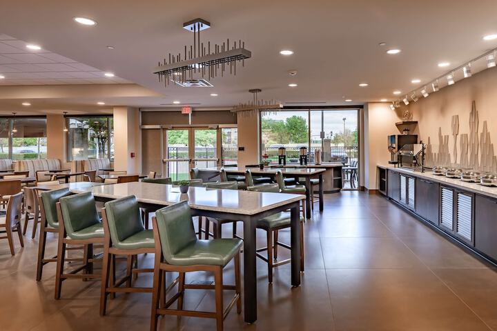 DoubleTree by Hilton Dallas - Farmers Branch