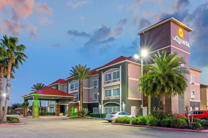 La Quinta Inn & Suites by Wyndham Winnie