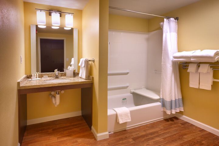 Room 17 of 38