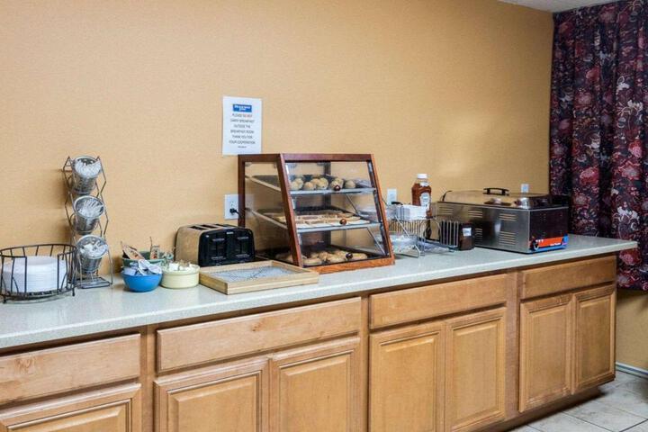 Rodeway Inn University